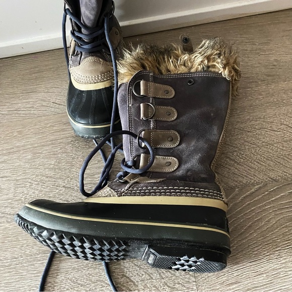 200$+ new! Sorel Joan of Arctic snow boots - Picture 1 of 7